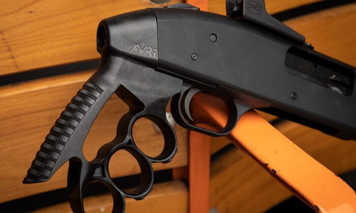 AVRi Mossberg Knuckle Handgrip